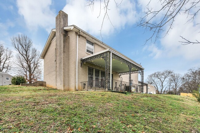 Building Photo - Bordeaux 3 BR 1 Bath home, covered parking, basement, renovated kitchen.