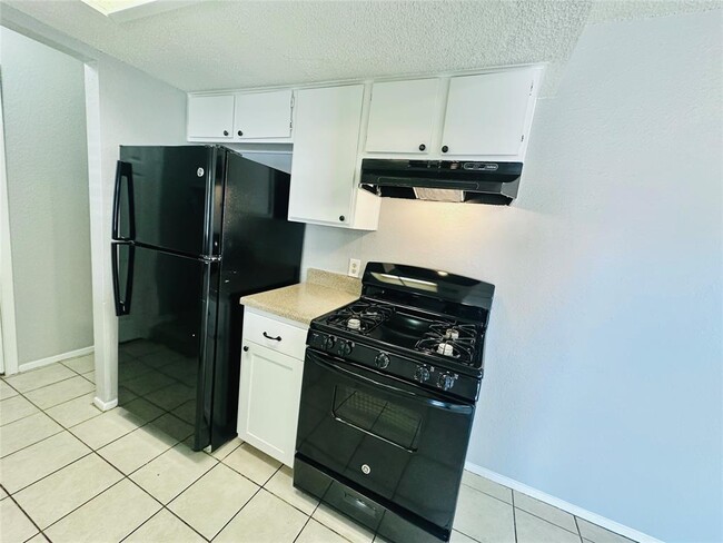 Building Photo - 5305 Woodland Oaks Ct