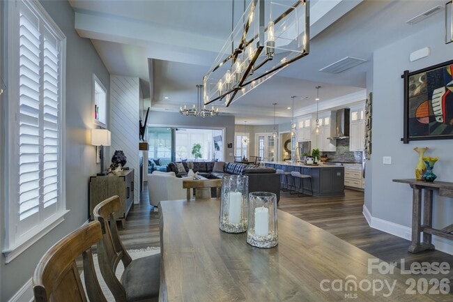 Building Photo - 82132 Standing Oak Dr