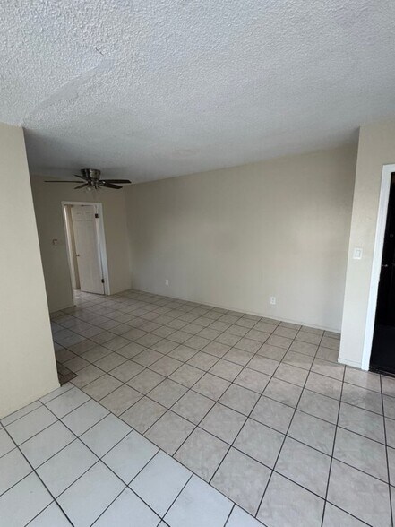 Building Photo - 1193 N Ardmore Ave