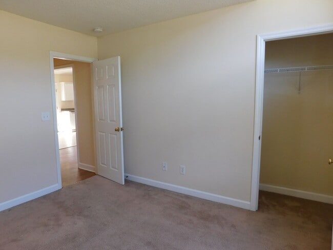 Building Photo - 113 Fairmount Way