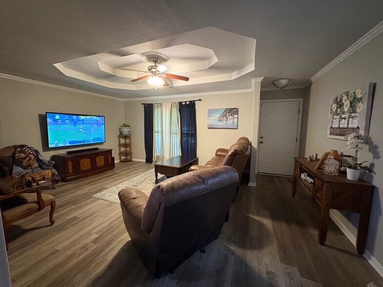 Building Photo - 4005 Sunhill Dr