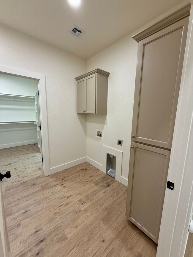 Building Photo - 509 Waggoner Ln