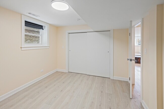 Building Photo - 5219 W Deming Pl