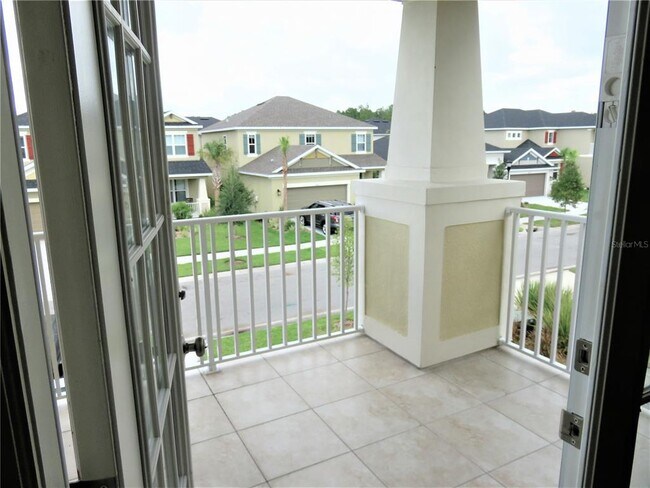 Building Photo - 8828 Tropical Palm Dr
