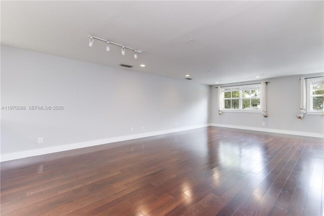 Building Photo - 623 NE 8th Ave