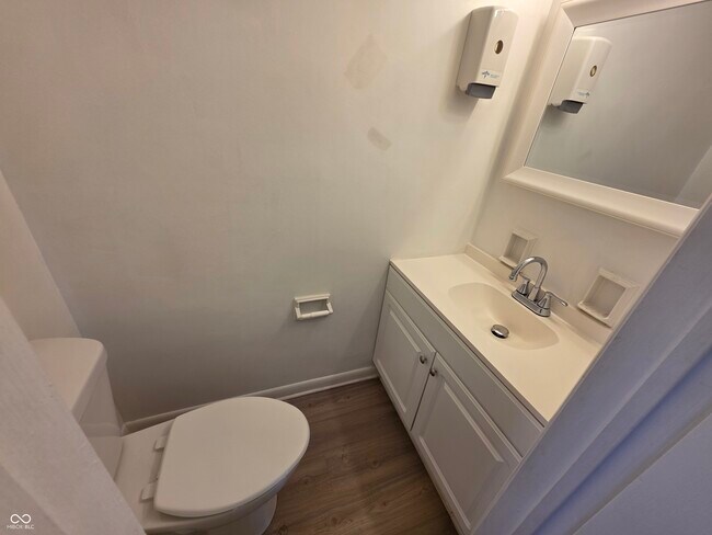 Building Photo - 3815 Biscayne Rd