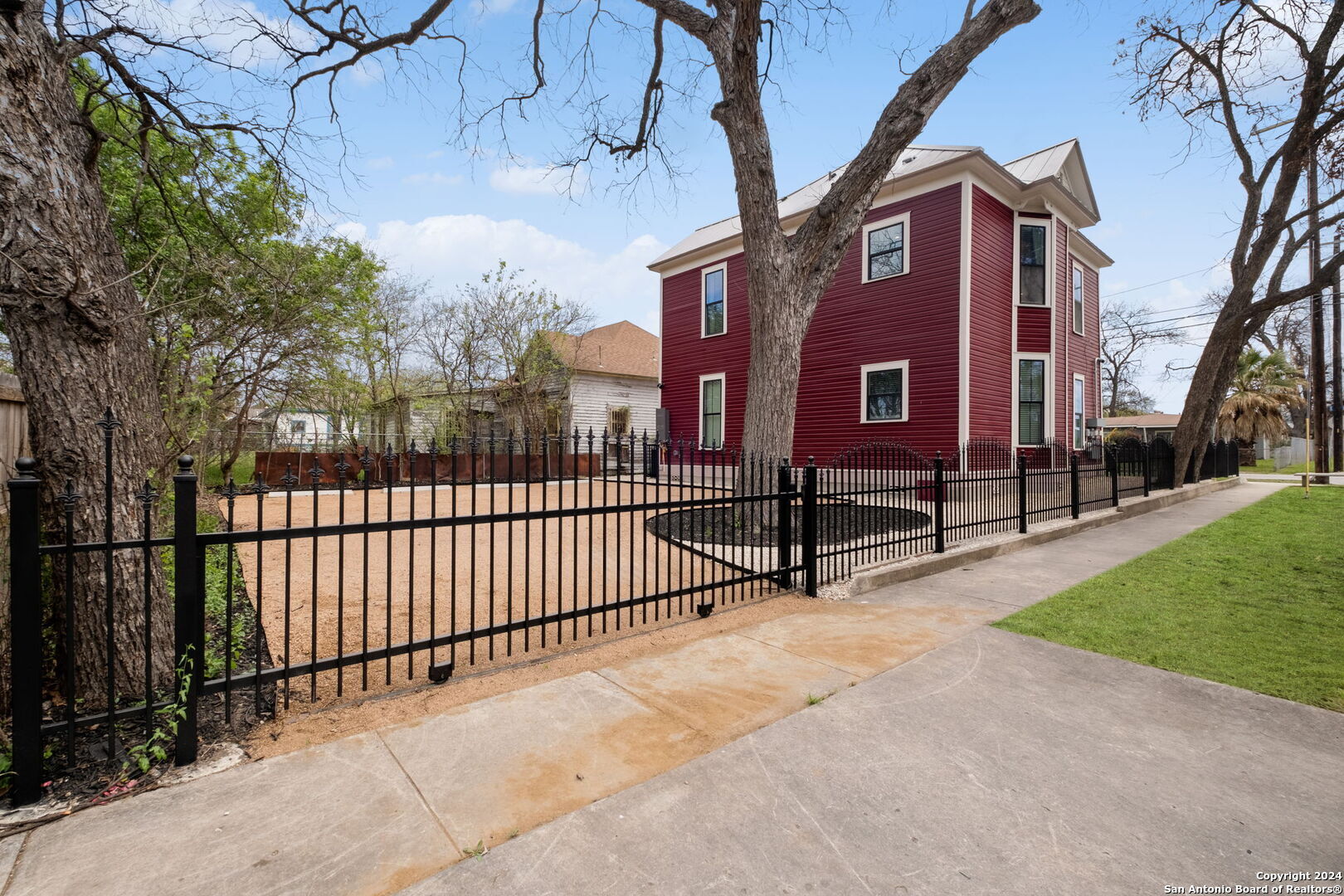 Building Photo - 201 E Carson St