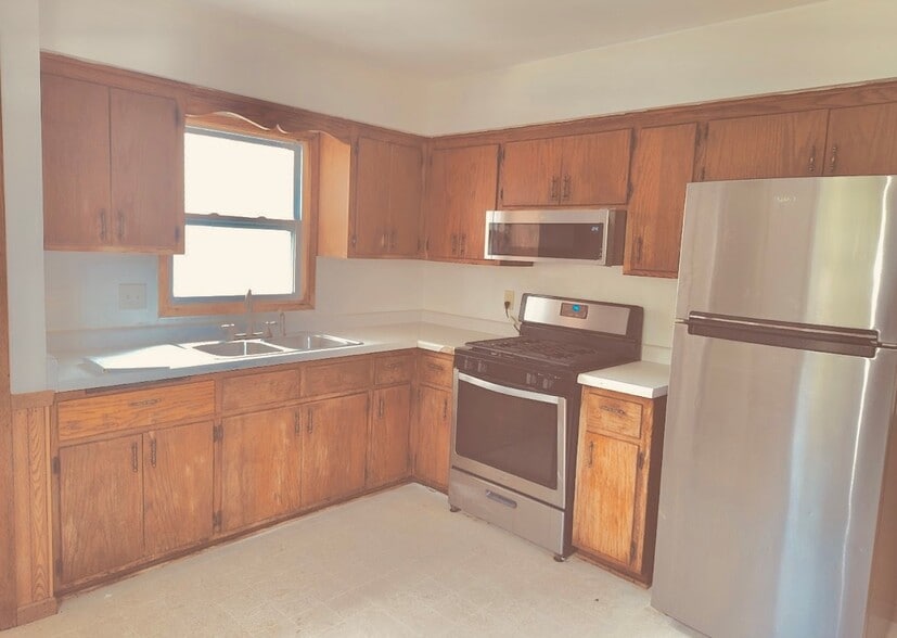 Building Photo - 8622 Westbrook Dr