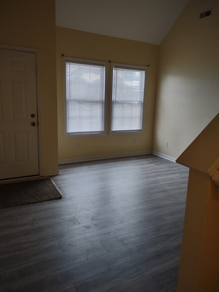 living room - 828 Melanie Ln