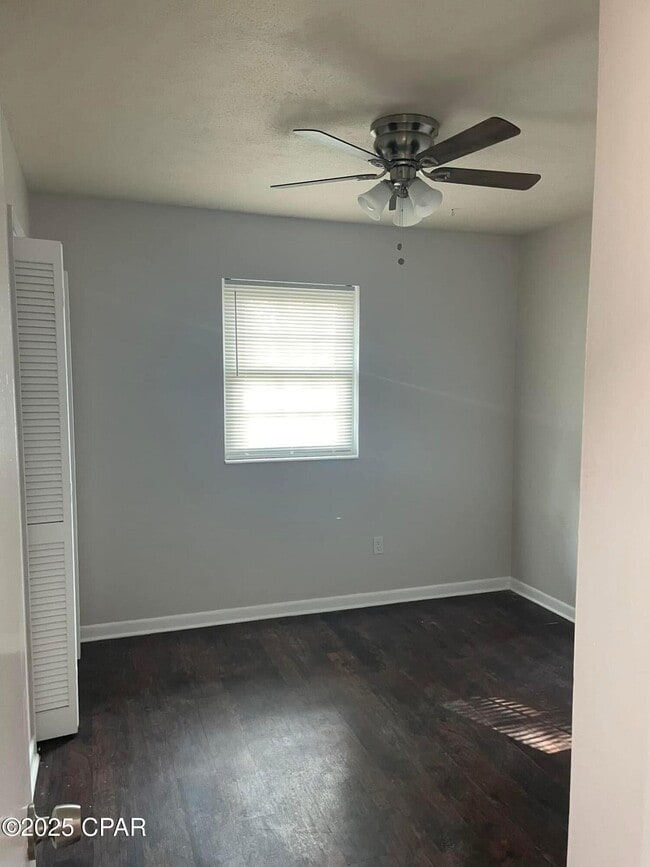 Building Photo - 102 Hershel Ct