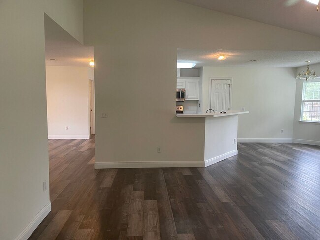 Building Photo - 1797 Cedrus Ln