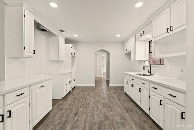 Building Photo - 413 S Los Cerritos Cir