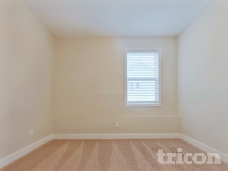 Building Photo - 319 Arbor Cir