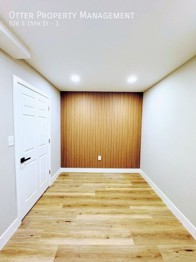 Building Photo - 926 S 15th St