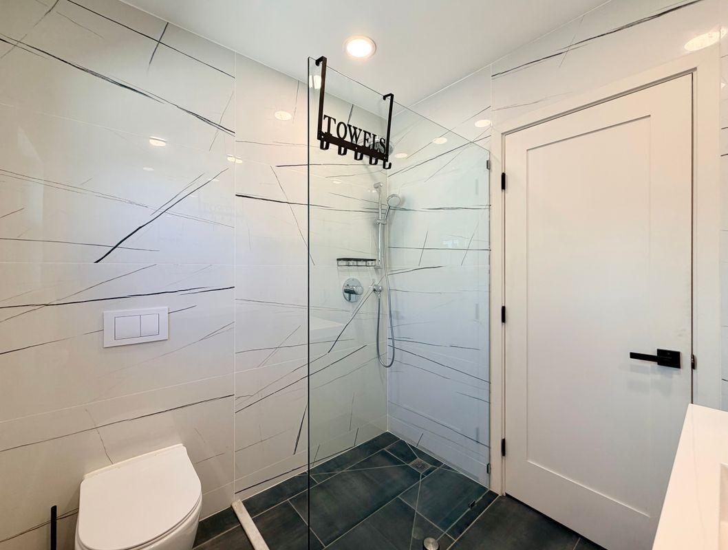 Building Photo - 557 S University Blvd