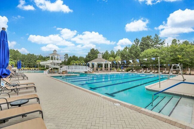 Building Photo - 145 Binscombe Ln