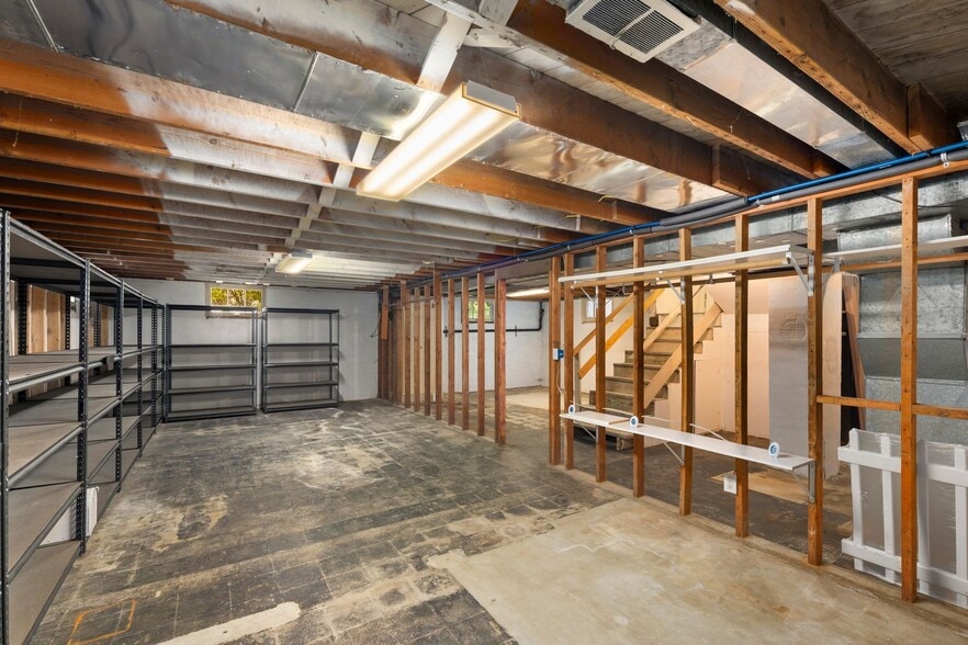 Building Photo - 295 NE Alder St