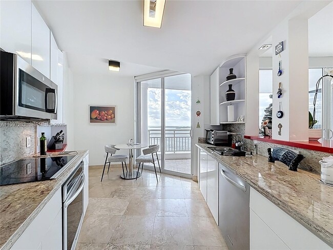 Building Photo - 808 Brickell Key Dr