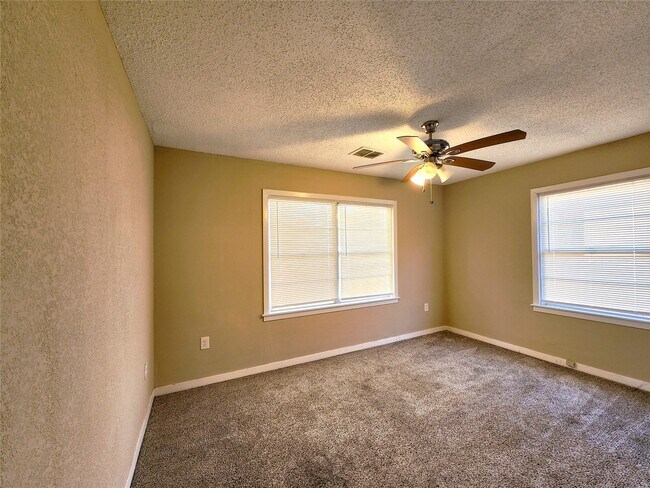 Building Photo - 1013 14th Ave N