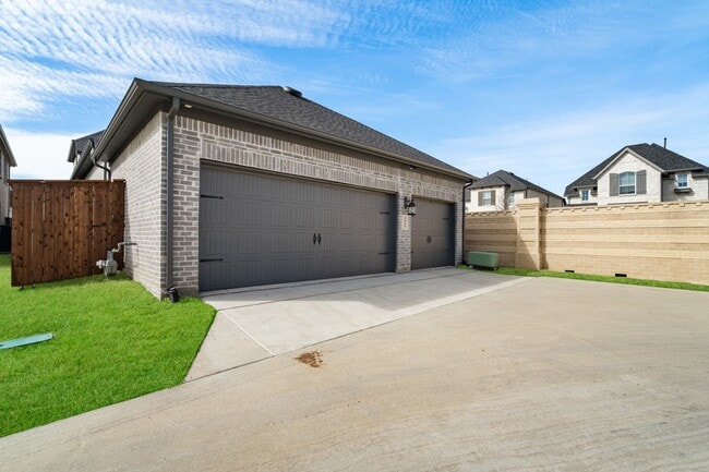 Building Photo - 2600 Chester Dr