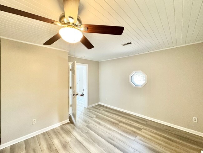 Building Photo - Renovated 2 Bedroom with Optional Third