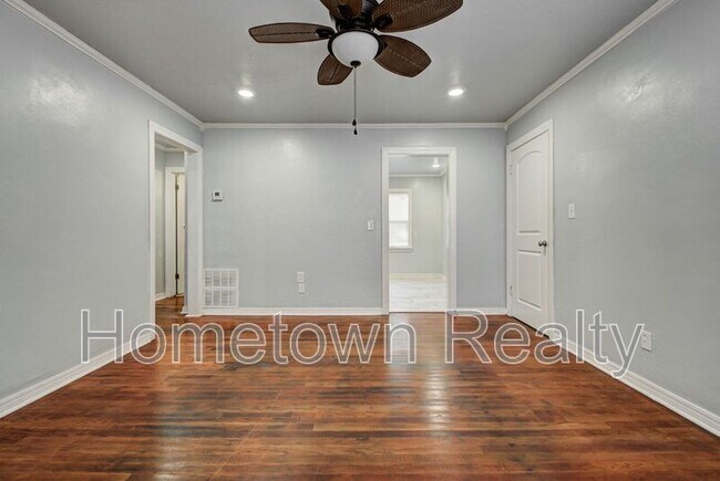 Building Photo - 3200 SW 38th St