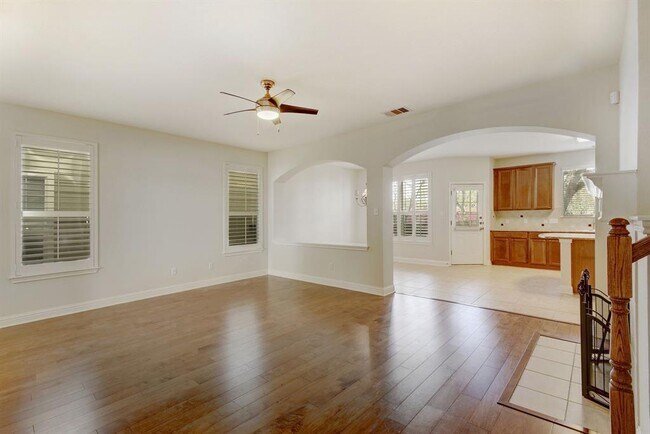 Building Photo - 1821 Village Oak Ct