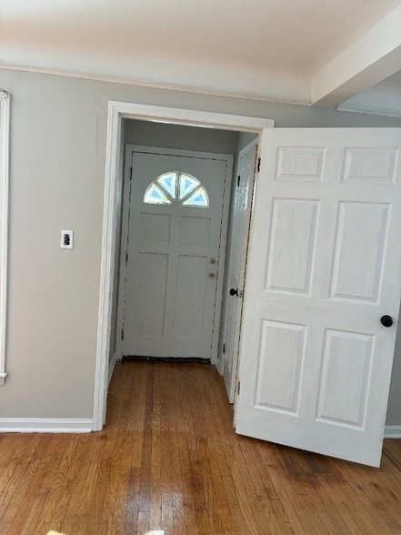 Building Photo - 4249 Wyncote Rd