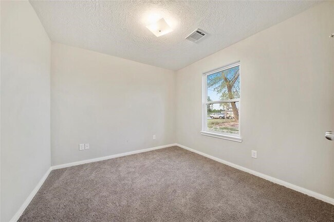 Building Photo - 1111 Rd 5102