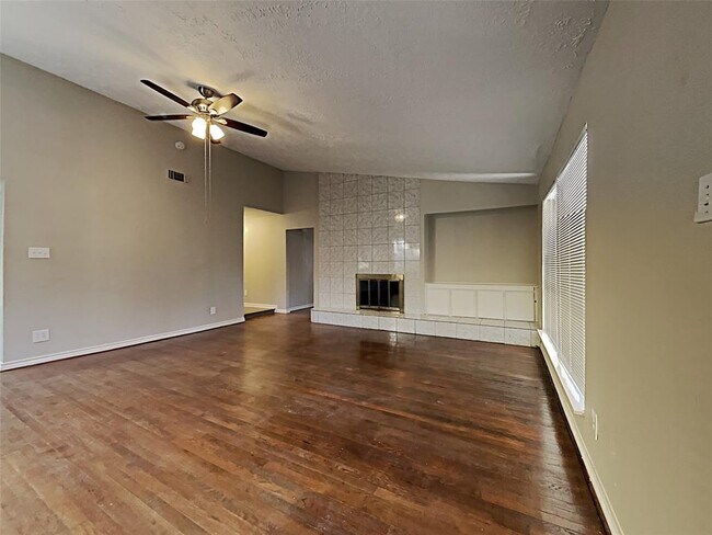 Building Photo - 8615 Riverside Walk Ln