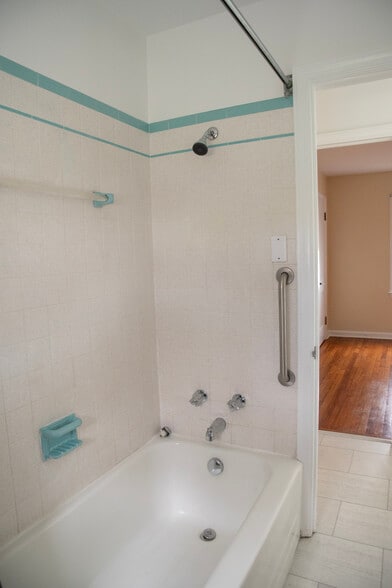 Building Photo - 1349 Lititz Rd