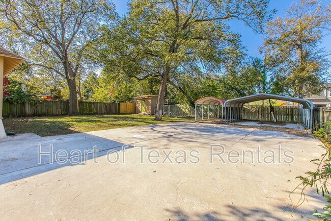 Building Photo - 609 Herring Ave