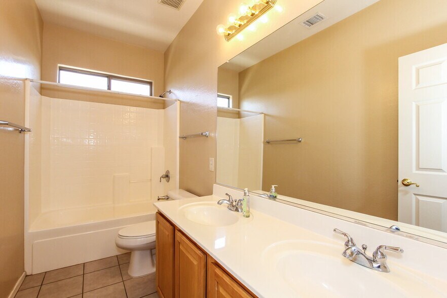 Building Photo - 5245 W Bowker St