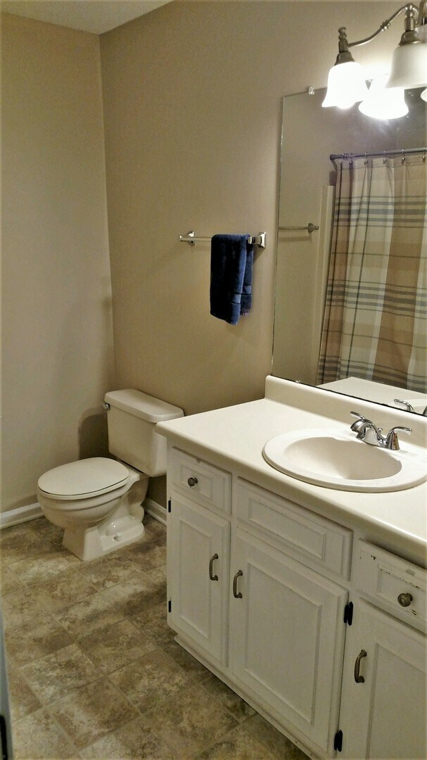 Building Photo - 512 Whistlestop Cir