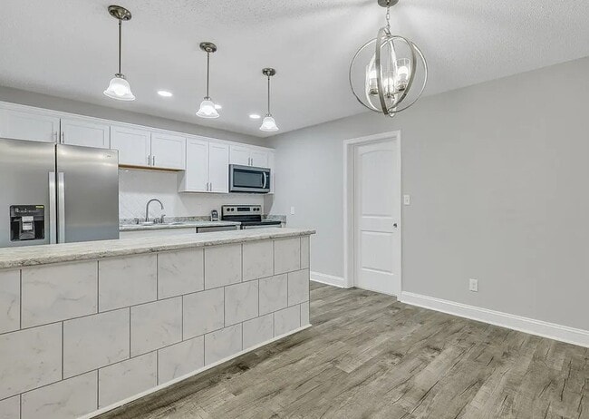 Building Photo - 812 Spanish Oak Dr