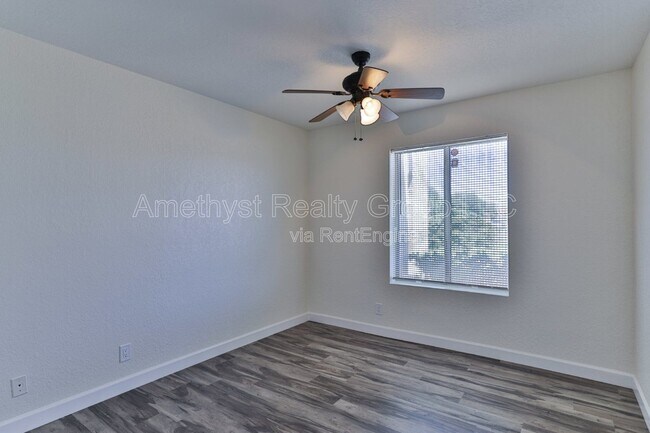 Building Photo - 4419 W Shaw Butte Dr