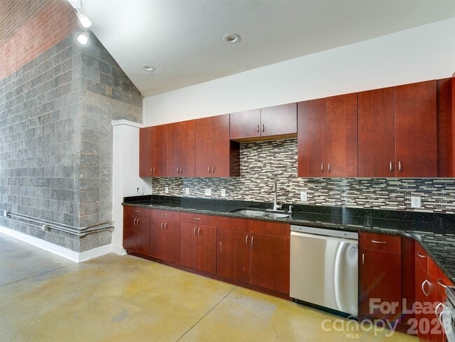 Building Photo - 927 Westmere Ave