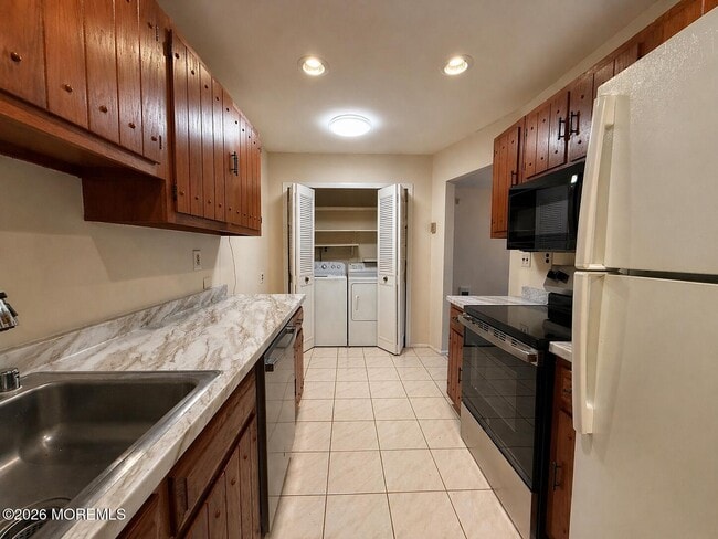 Building Photo - 174 Amberly Dr