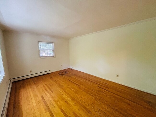 Building Photo - 616 Broce Dr