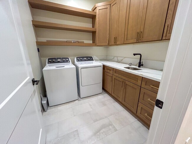 Building Photo - NEWLY BUILT HOME 4 Bed 2.5 Bathroom House in Paradise! Electricity and Solar Included!