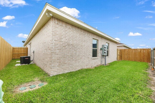 Building Photo - 1100 W Mahala Ave