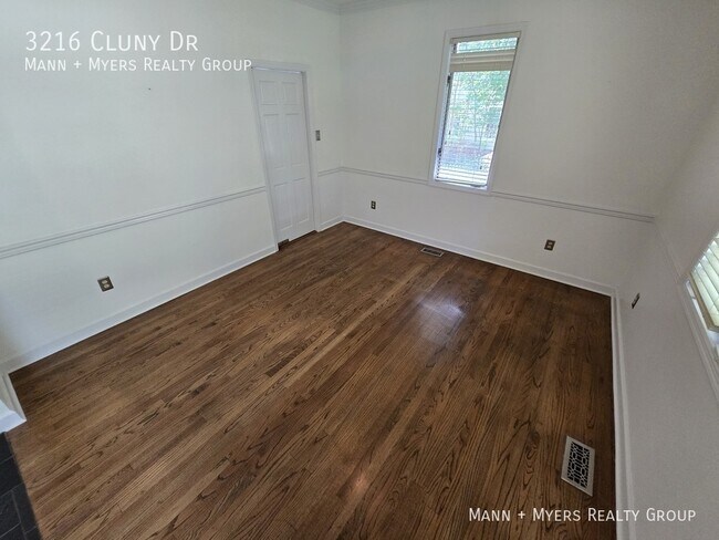 Building Photo - 3216 Cluny Dr