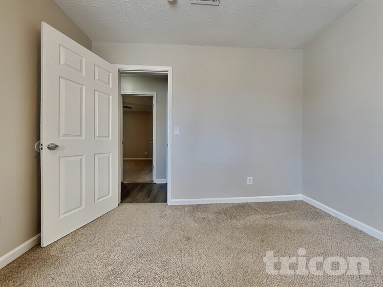 Building Photo - 868 Ashwood Crossing