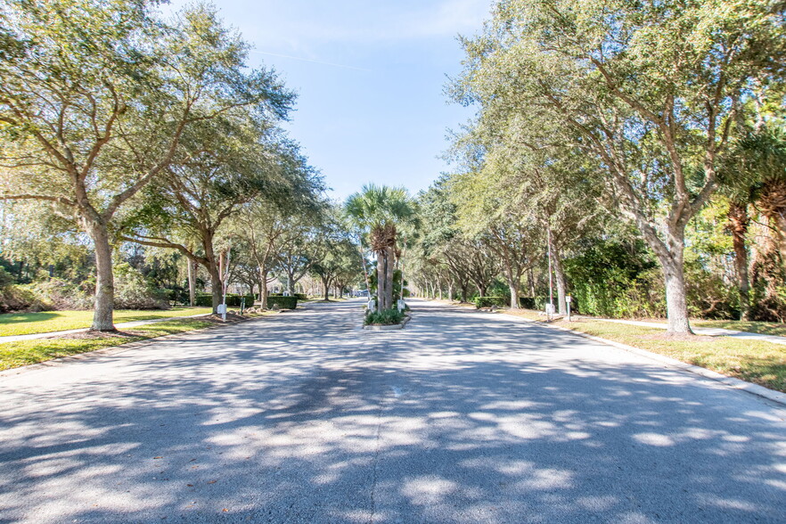 Gated community - 800 Crestwood Dr