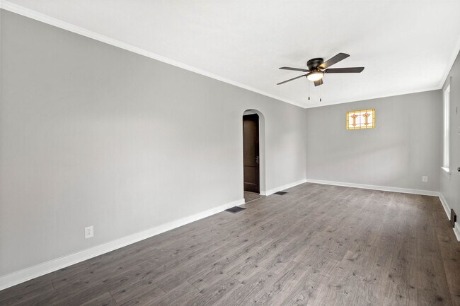 Building Photo - Stunning 3 bedroom home in Carrick available May 15!