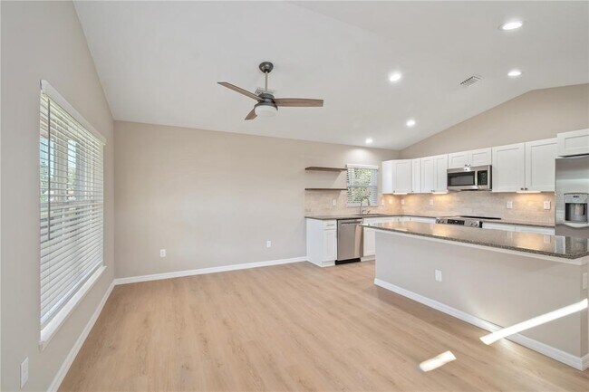 Building Photo - 519 SW 19th Ave