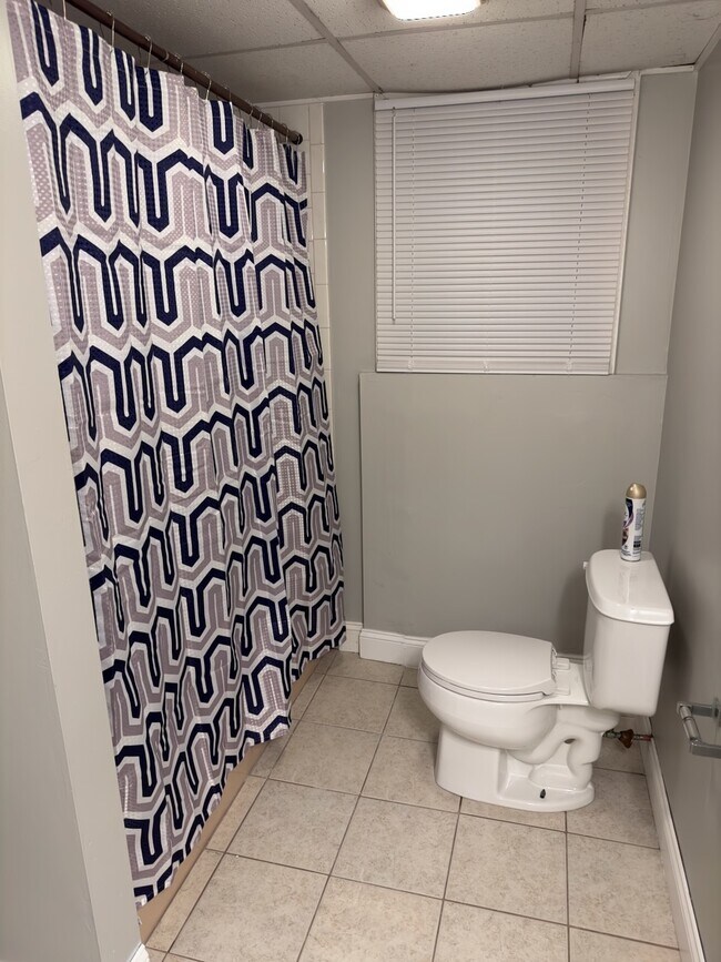 Building Photo - 104 Ford St