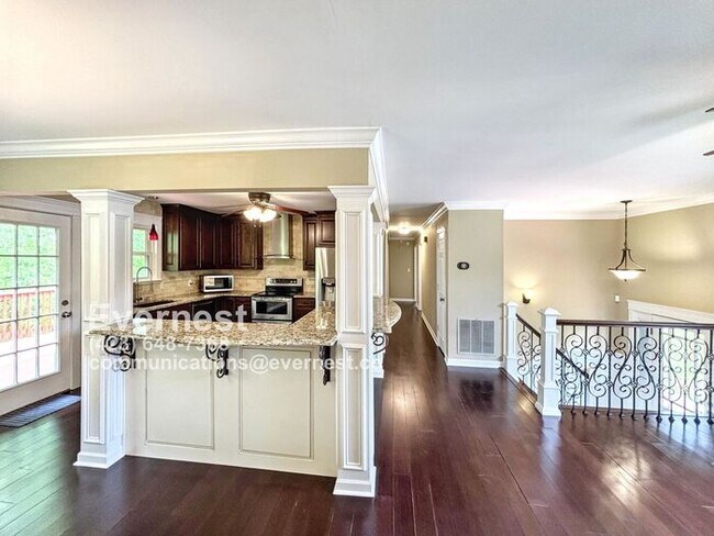 Building Photo - 3-Bedroom, 2-Bathroom Home with Basement a...