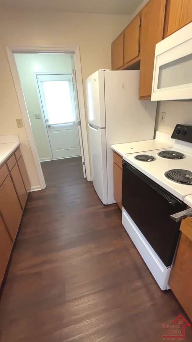Building Photo - 304 Oriole Dr